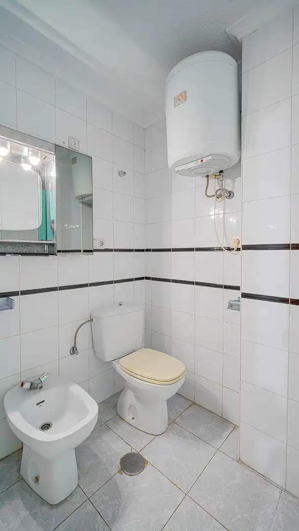 Baño de Apartamento en venta en Torrevieja con Amueblado y Balcón