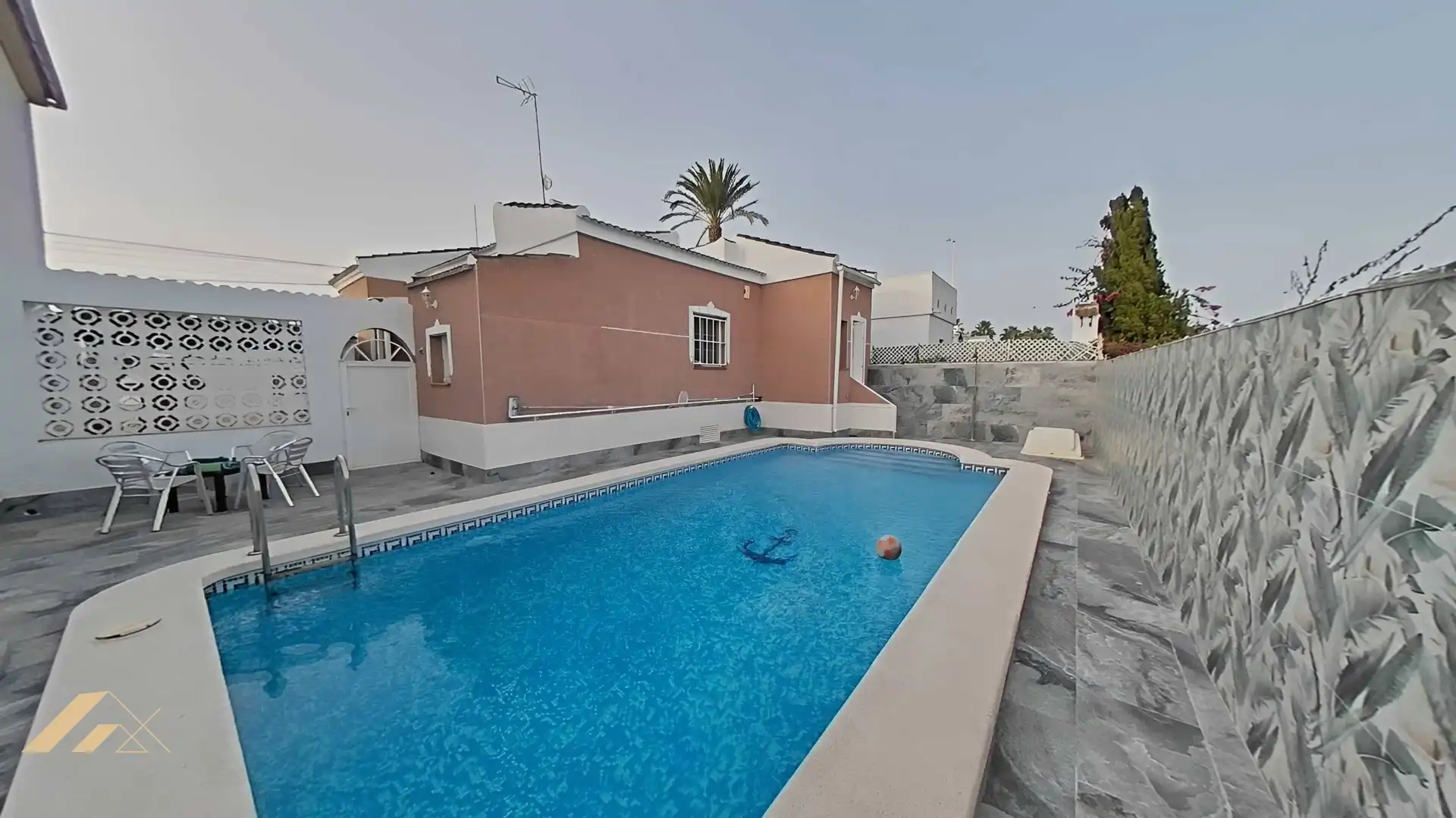 Piscina de Casa o chalet en venta en Torrevieja con Aire acondicionado, Terraza y Trastero