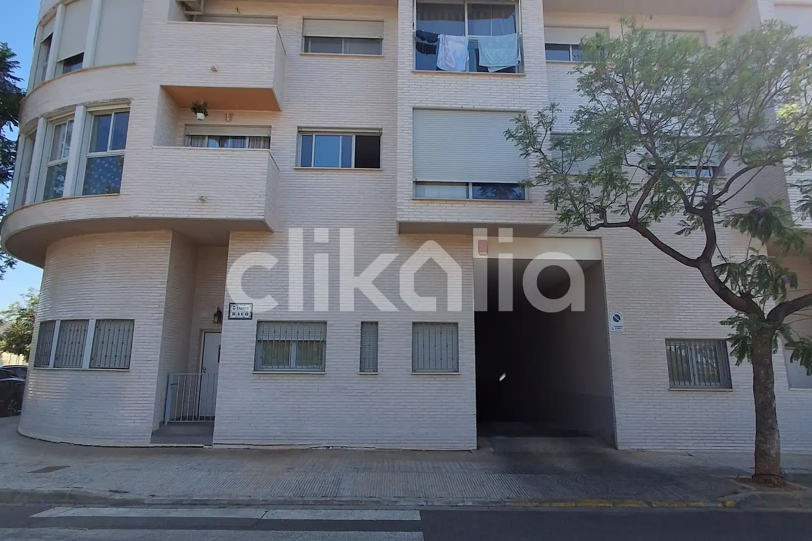 Individual with lift for sale in Quartell