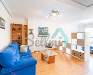 Sala d'estar de Estudi de lloguer en Oviedo  amb Calefacció i Moblat