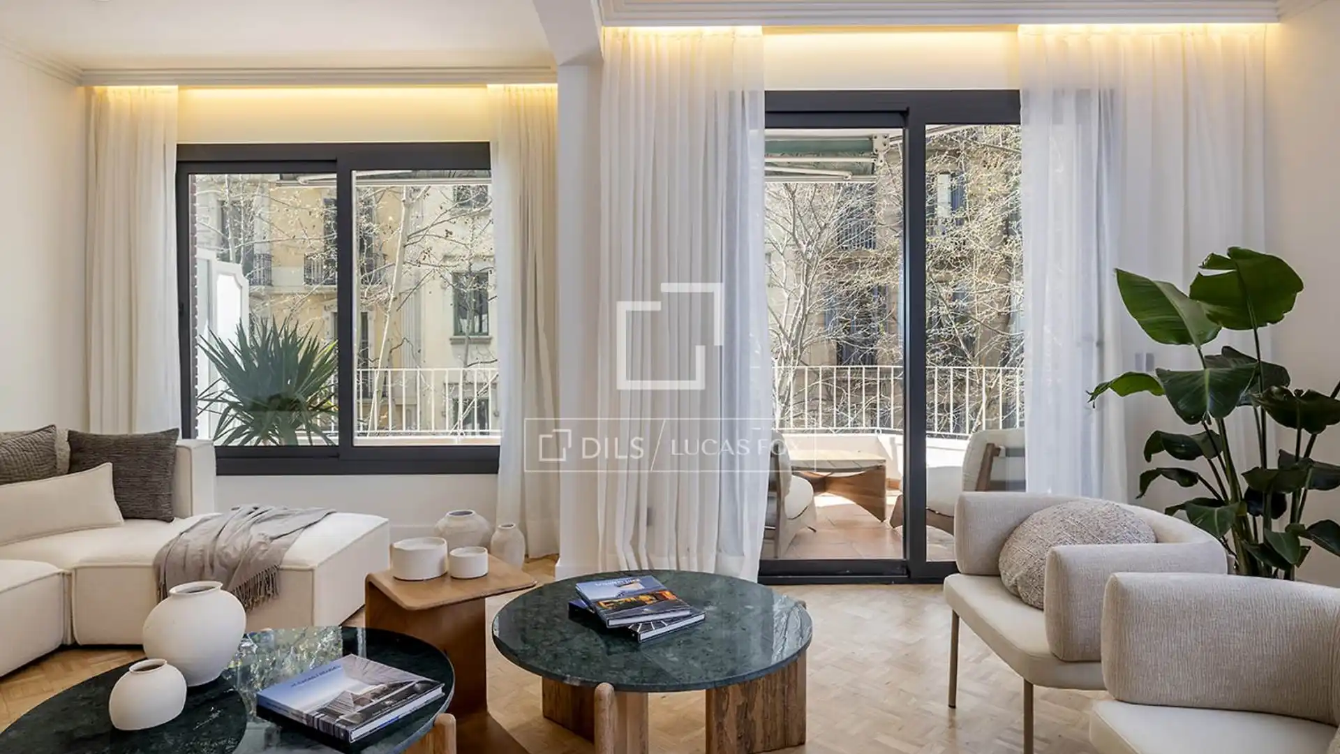 Sala de estar de Piso en venta en Sant Boi de Llobregat con Aire acondicionado, Calefacción y Parquet