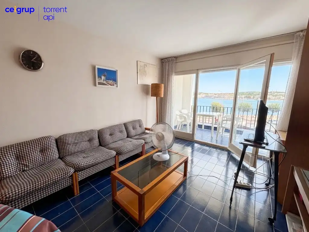 Living room of Flat for sale in L'Escala  with Terrace, Swimming Pool and Furnished