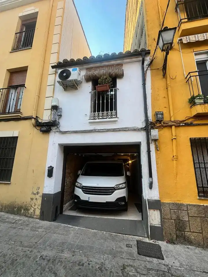 Parking of Houses for sale in Plasencia  with Air Conditioner