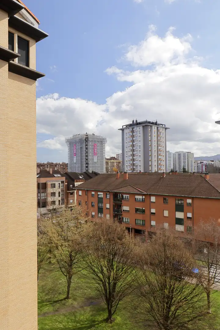 Vista exterior de Piso en venta en Gijón  con Calefacción, Parquet y Trastero
