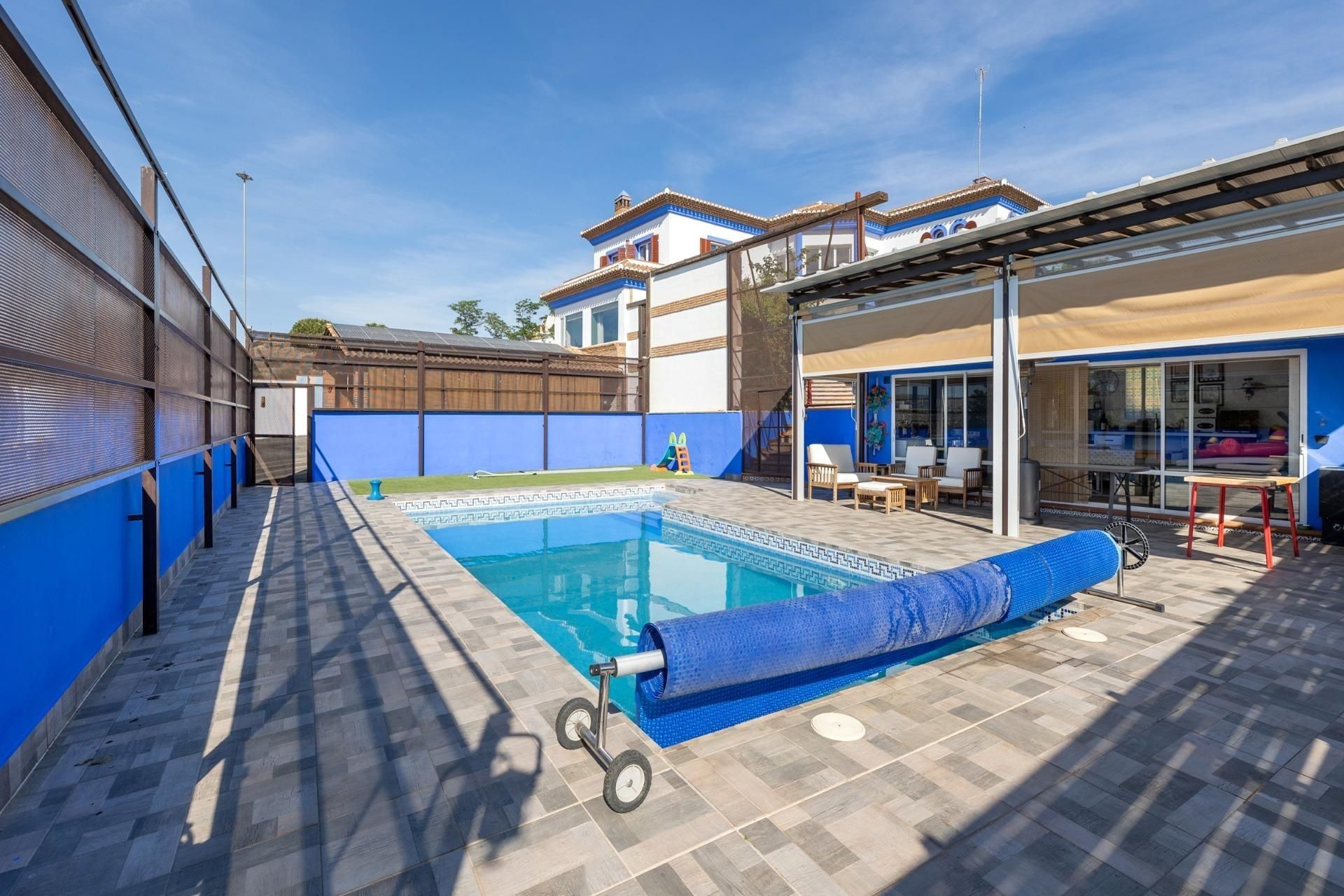 Piscina de Casa o xalet en venda en Las Gabias amb Aire condicionat, Calefacció i Jardí privat