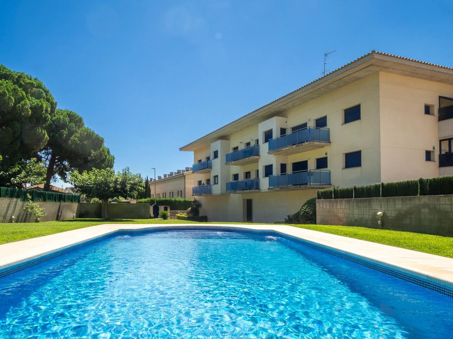 Piscina de Dúplex en venda en L'Escala amb Aire condicionat, Calefacció i Jardí privat
