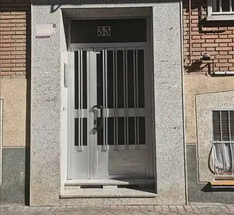 Vista exterior de Pis en venda en Villaverde