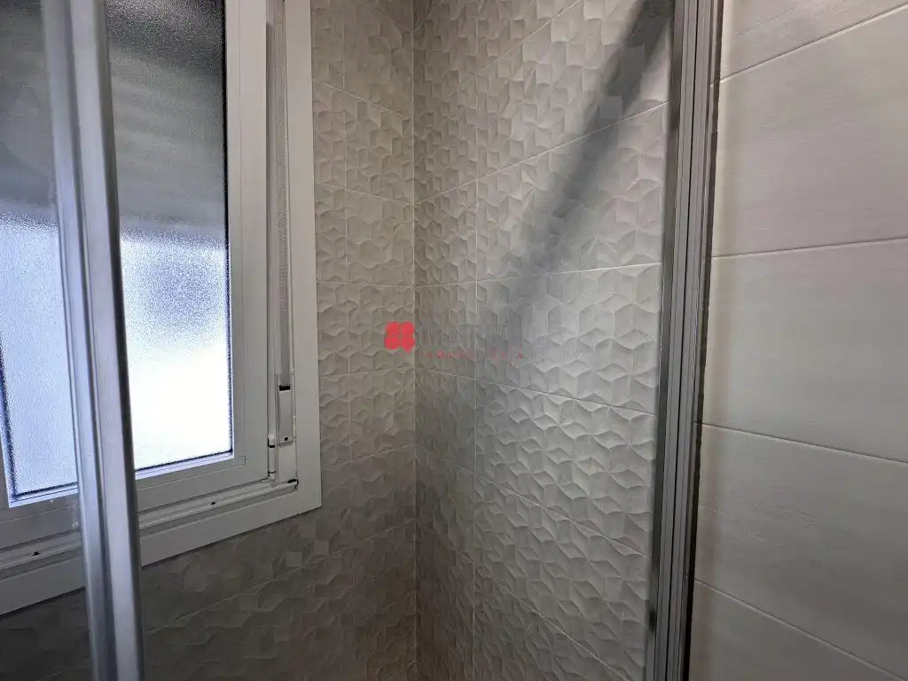 Baño de Piso en venta en A Estrada  con Calefacción, Trastero y Amueblado
