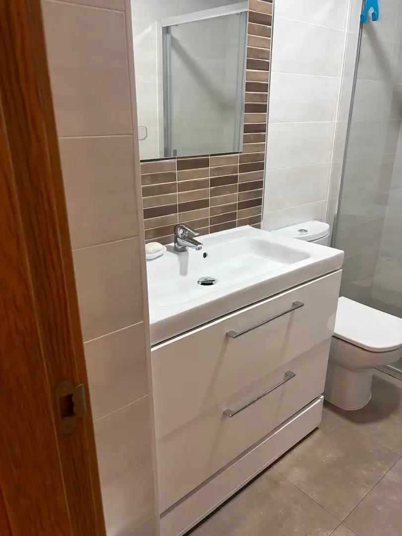Baño de Piso en venta en Elche / Elx con Aire acondicionado, Calefacción y Jardín privado