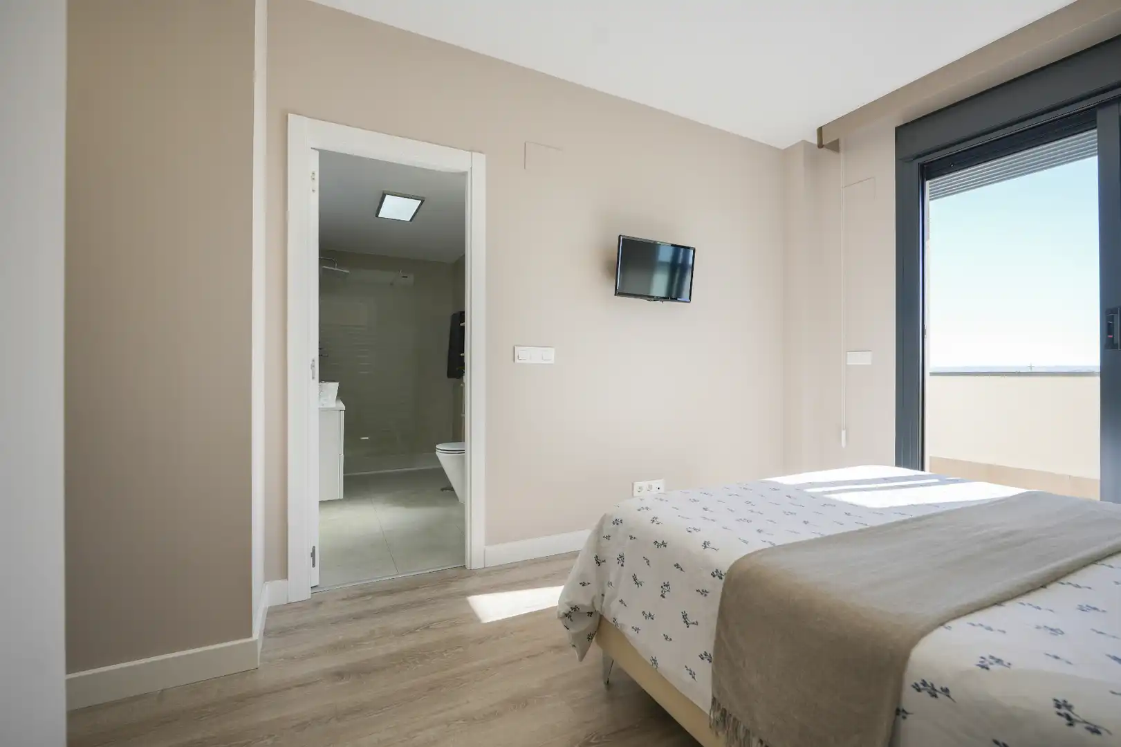 Schlafzimmer von Dachboden zum Verkauf in Valladolid mit Klimaanlage, Heizung und Privatgarten