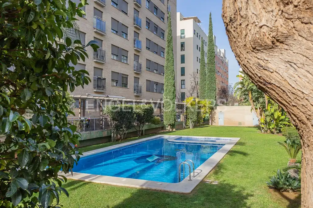 Piscina de Piso de alquiler en Valencia con Aire acondicionado, Calefacción y Parquet