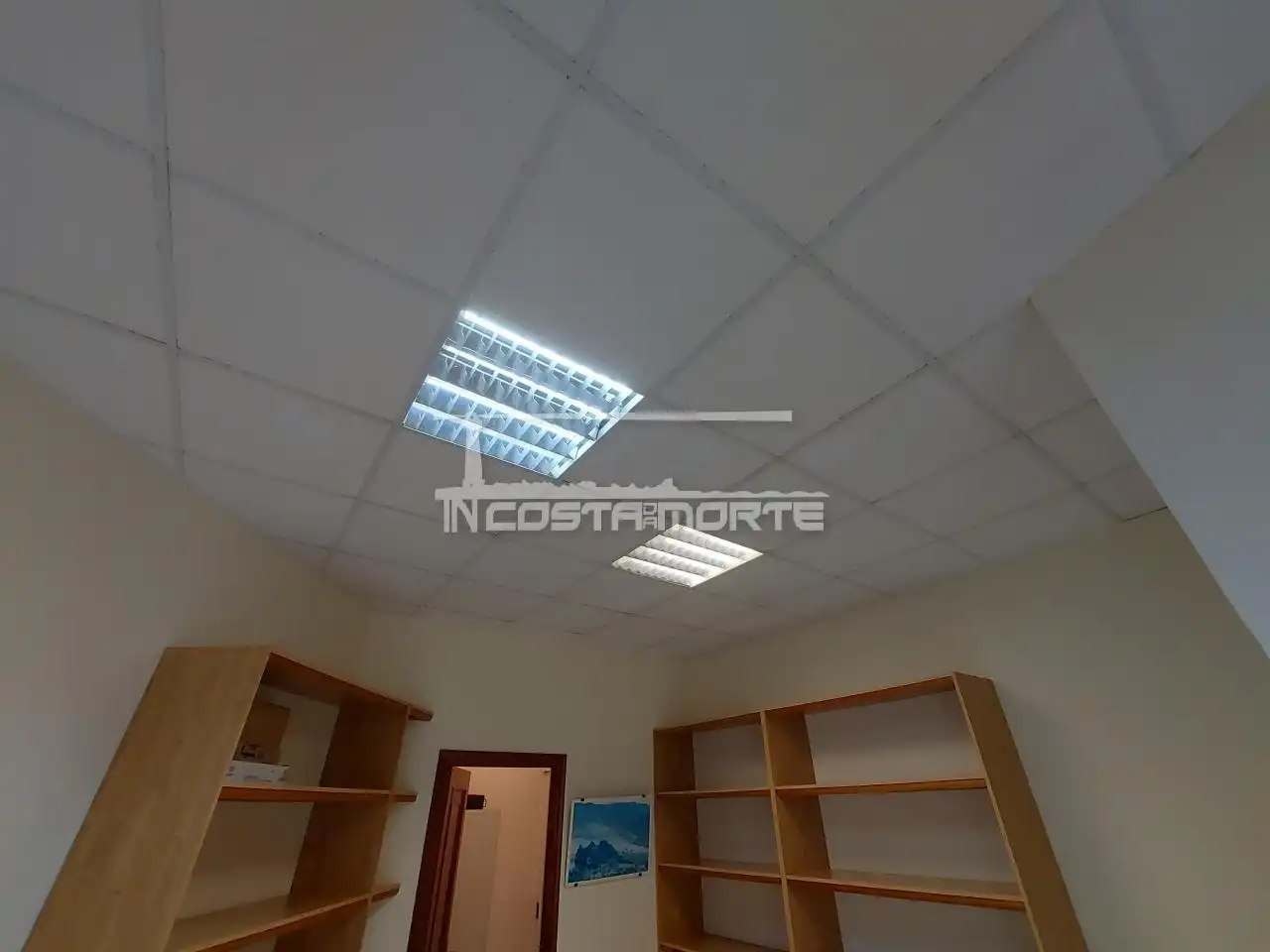Office for rent in Carnota  with Storage room