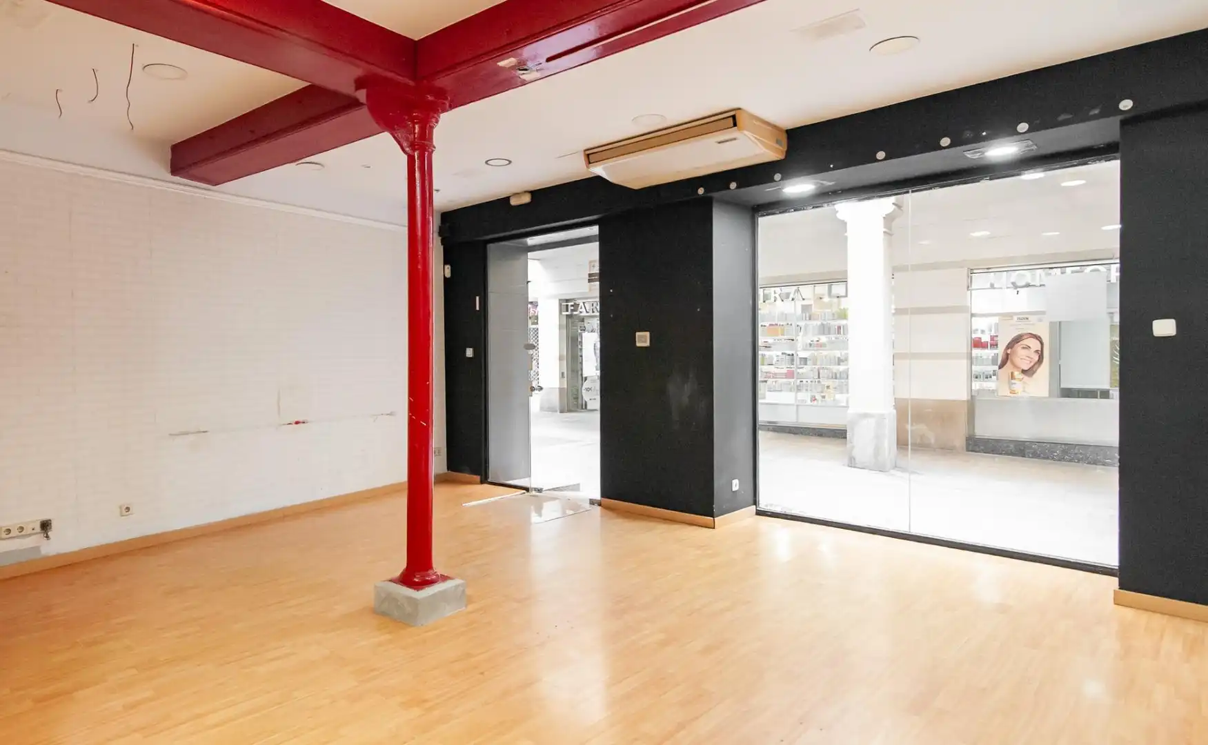 Local comercial de lloguer a Carrer Cort, imagen 2