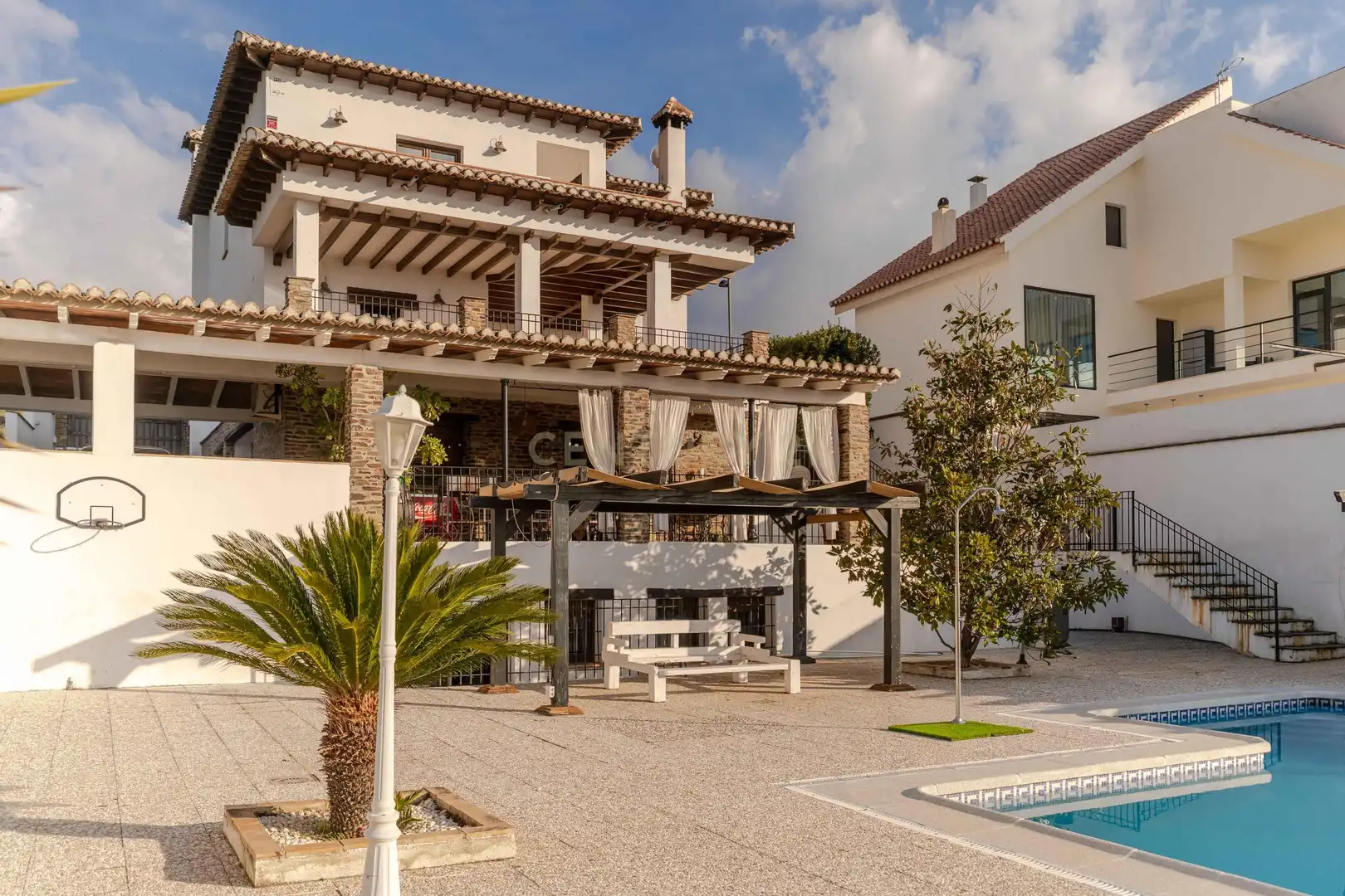 Vista exterior de Casa o chalet en venta en La Zubia con Aire acondicionado, Jardín privado y Trastero