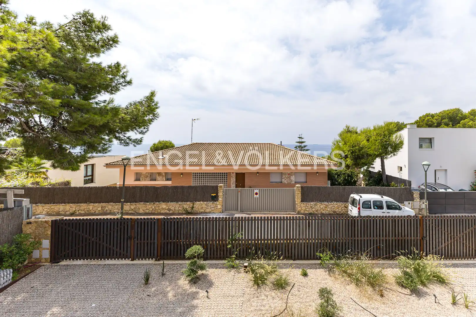 Vista exterior de Casa o xalet en venda en Tarragona amb Aire condicionat, Calefacció i Jardí privat