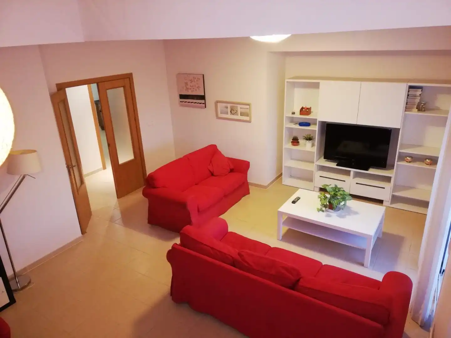 Sala d'estar de Dúplex de lloguer en Algeciras amb Aire condicionat, Moblat i Piscina comunitària