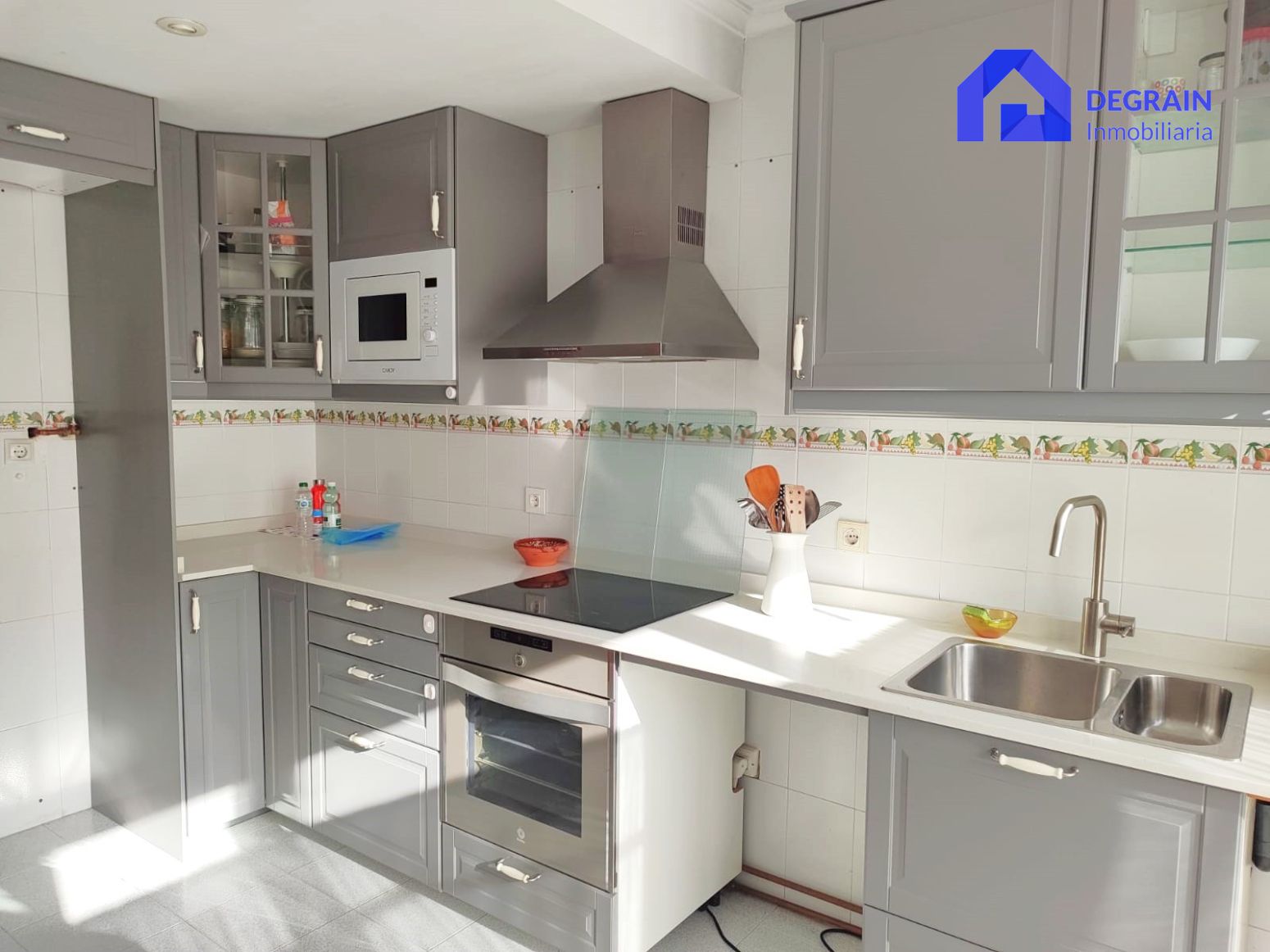 Kitchen of Flat for sale in Oviedo   with Heating and Storage room
