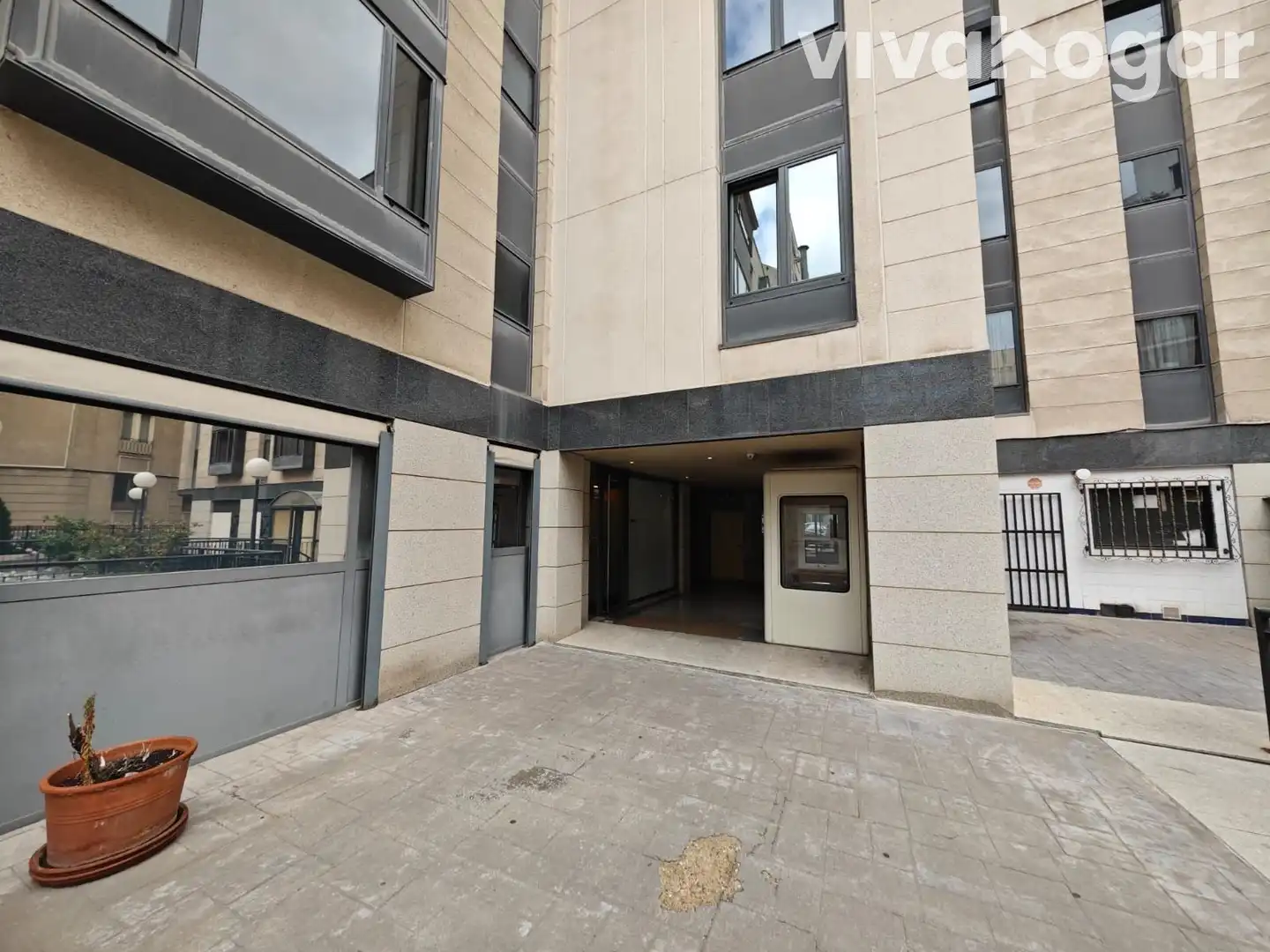 Außenansicht von Garage zum Verkauf in Madrid