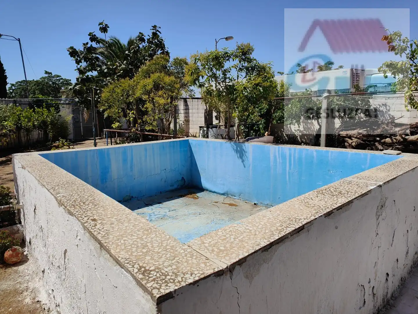 Piscina de Casa adosada en venda en Corral de Almaguer amb Jardí privat, Parquet i Terrassa