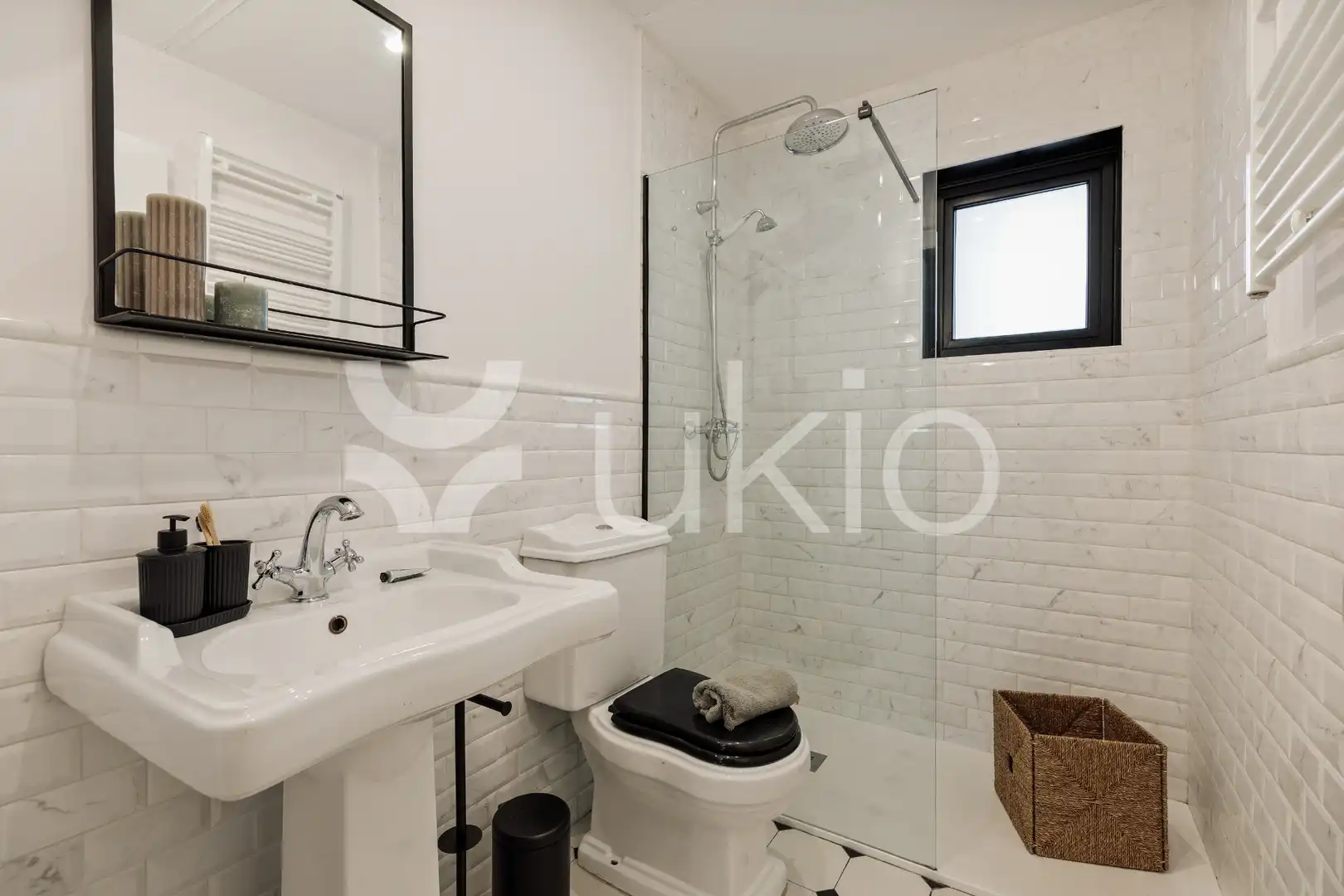 Bathroom of Apartments for rent in Barcelona  with Heating, Furnished and Oven