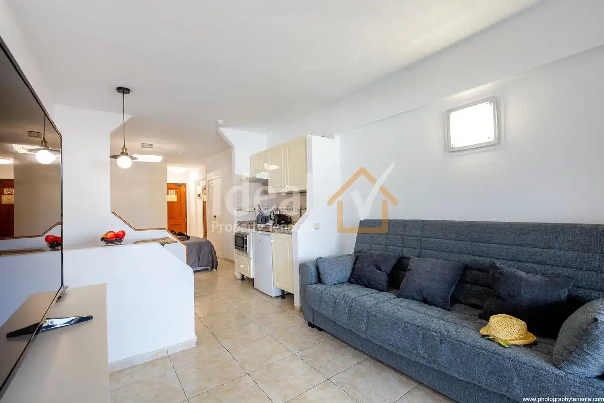 Sala de estar de Estudio en venta en Adeje con Aire acondicionado, Terraza y Amueblado