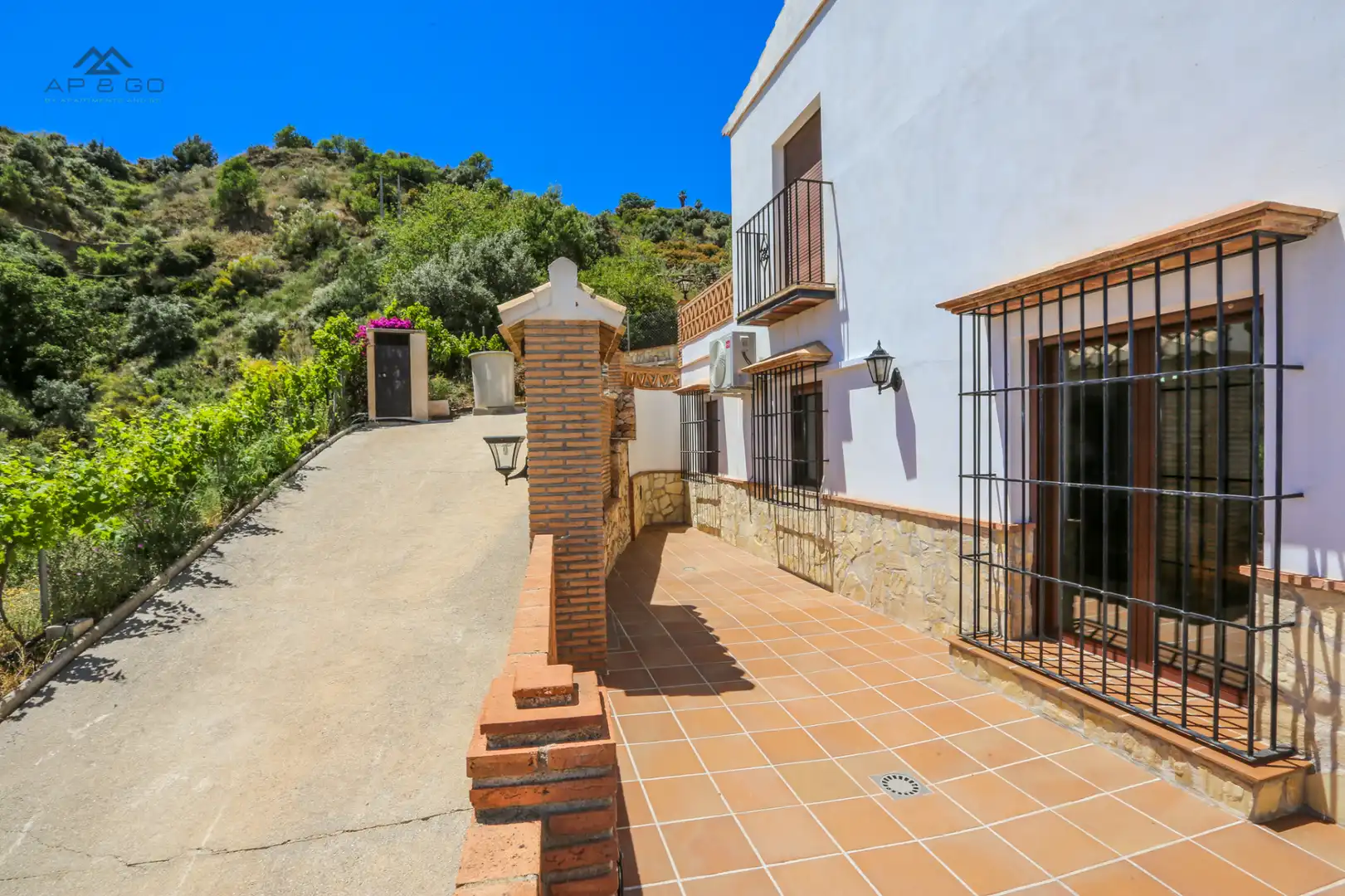 Vista exterior de Finca rústica de lloguer en Almuñécar amb Aire condicionat, Calefacció i Jardí privat