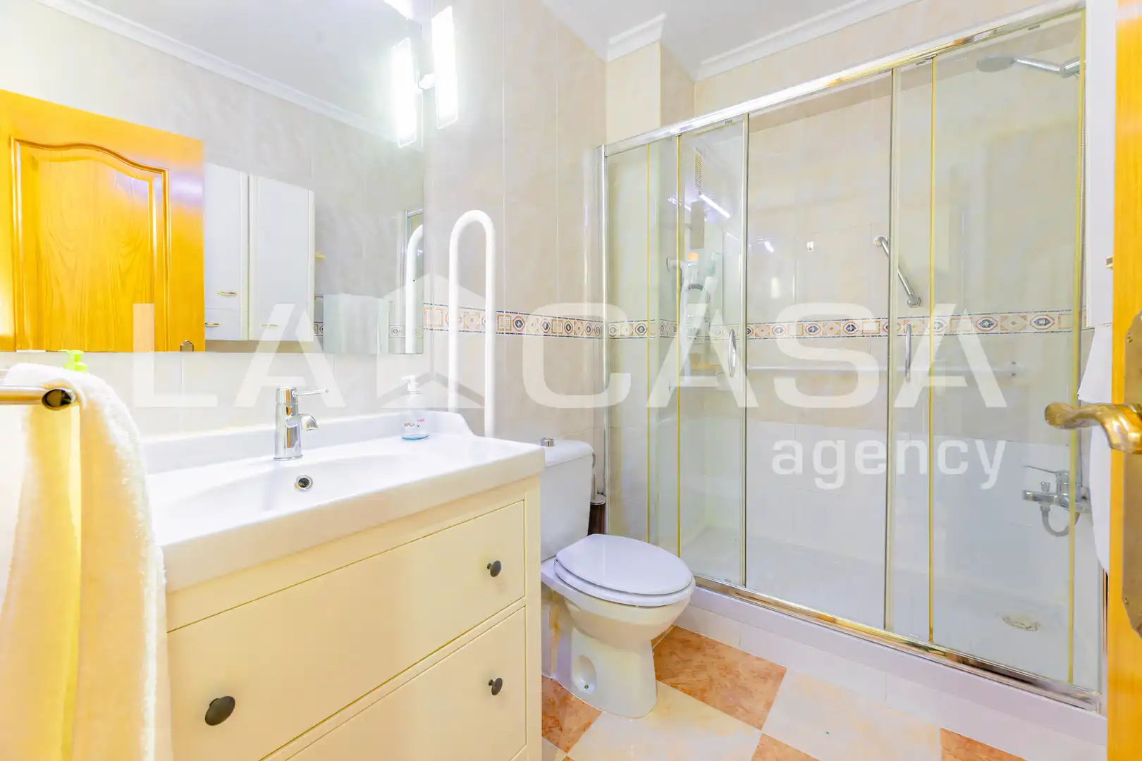 Baño de Piso en venta en Valencia con Amueblado y Balcón