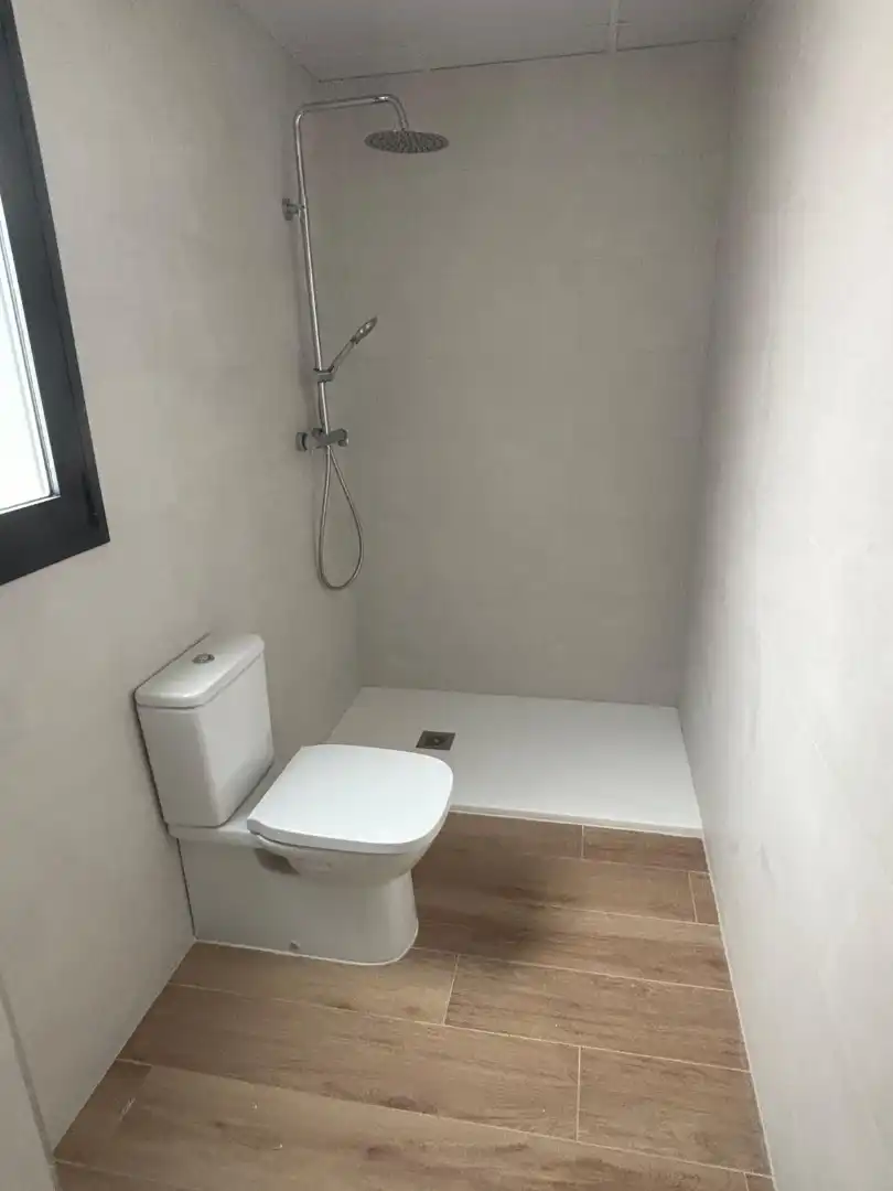 Bany de Pis de lloguer en La Pobla de Vallbona amb Aire condicionat, Calefacció i Terrassa