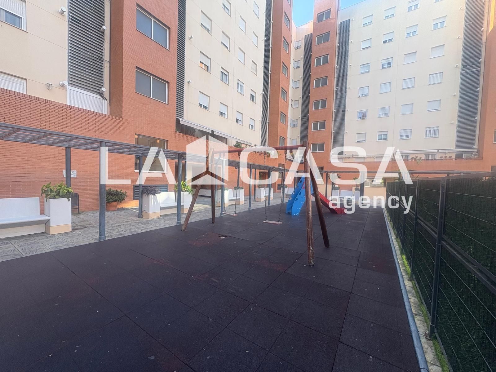 Aparcament de Pis en venda en  Sevilla Capital amb Piscina