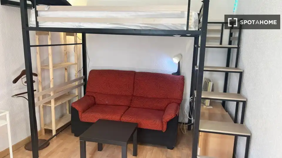 Bedroom of Flat for share in Córdoba  with Air Conditioner, Heating and Terrace