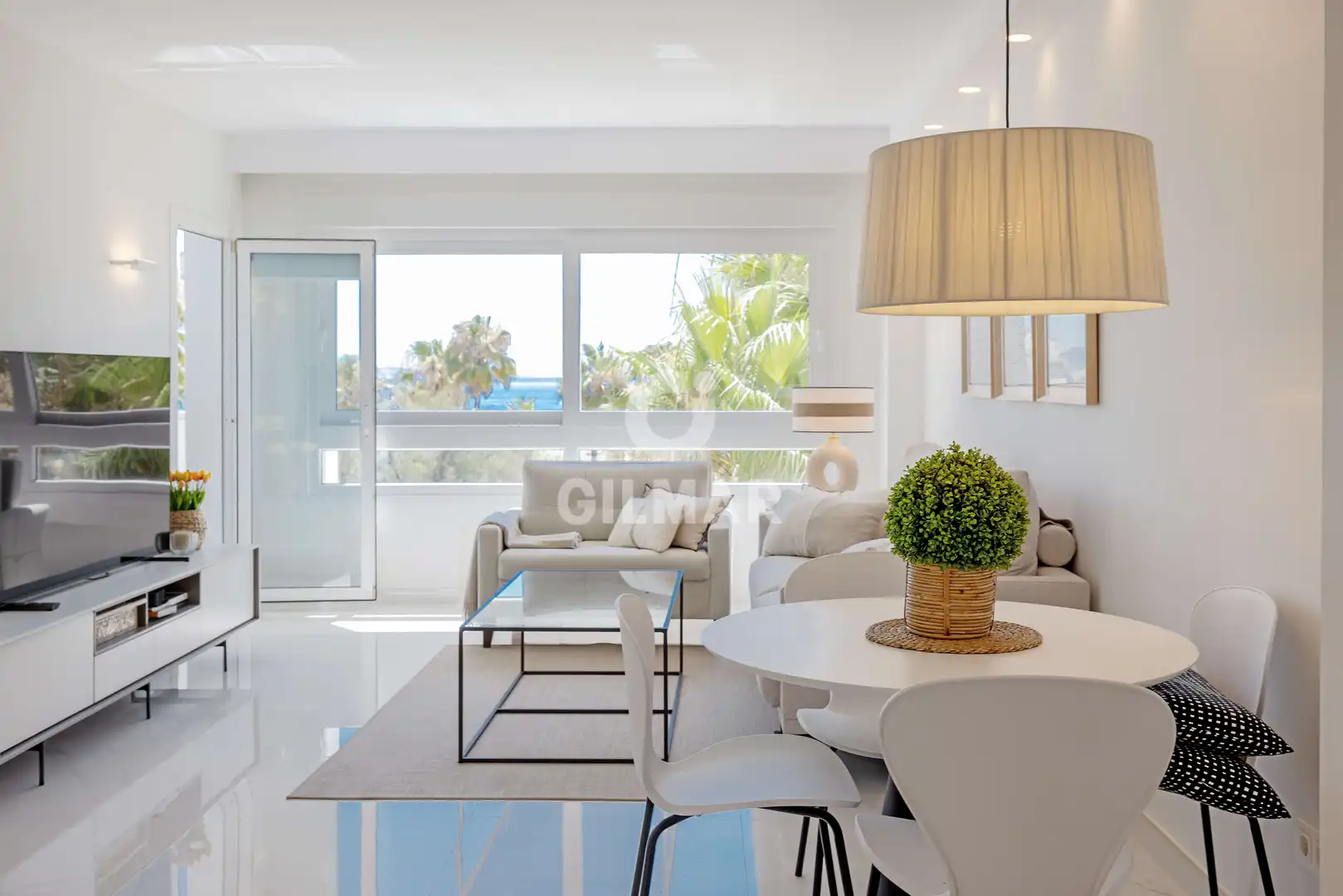 Sala d'estar de Apartament en venda en Marbella amb Calefacció, Jardí privat i Traster
