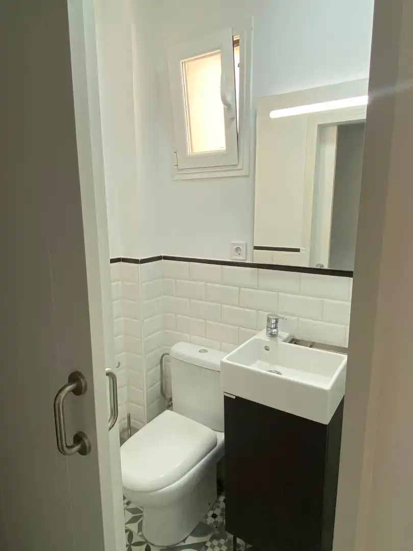 Bathroom of Flat for rent in Madrid  with Air Conditioner, Heating and Parquet flooring
