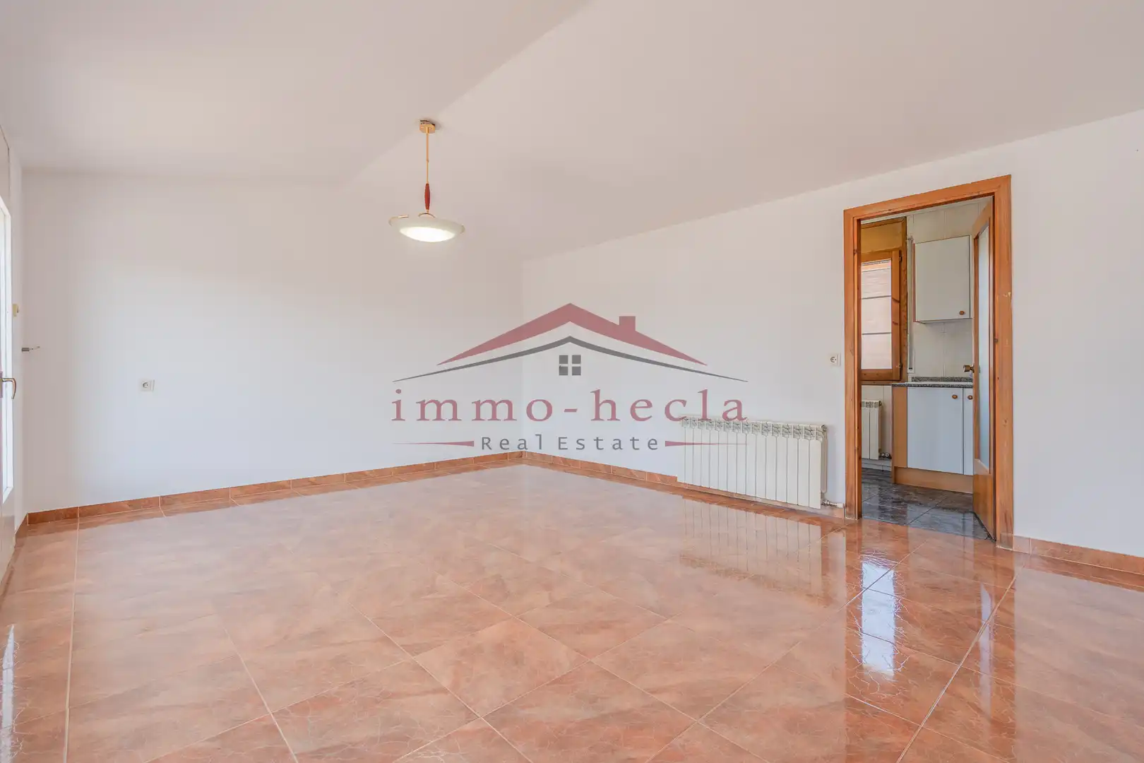 Sala d'estar de Casa adosada en venda en Vilanova del Camí amb Calefacció, Terrassa i Piscina
