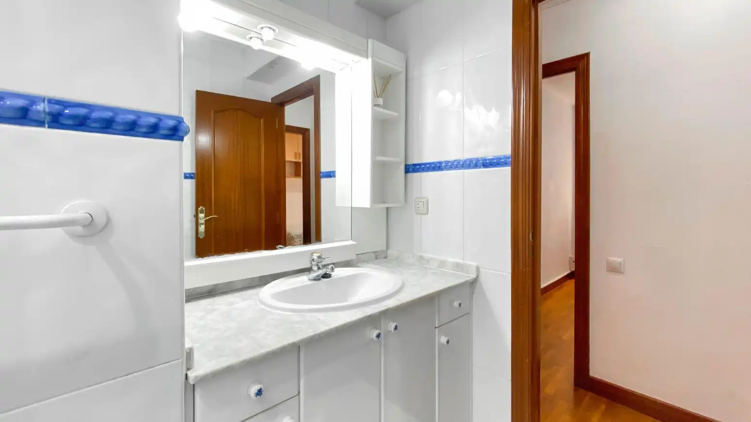 Badezimmer von Wohnung zur Miete in Santander mit Heizung, Parkett und Möbliert