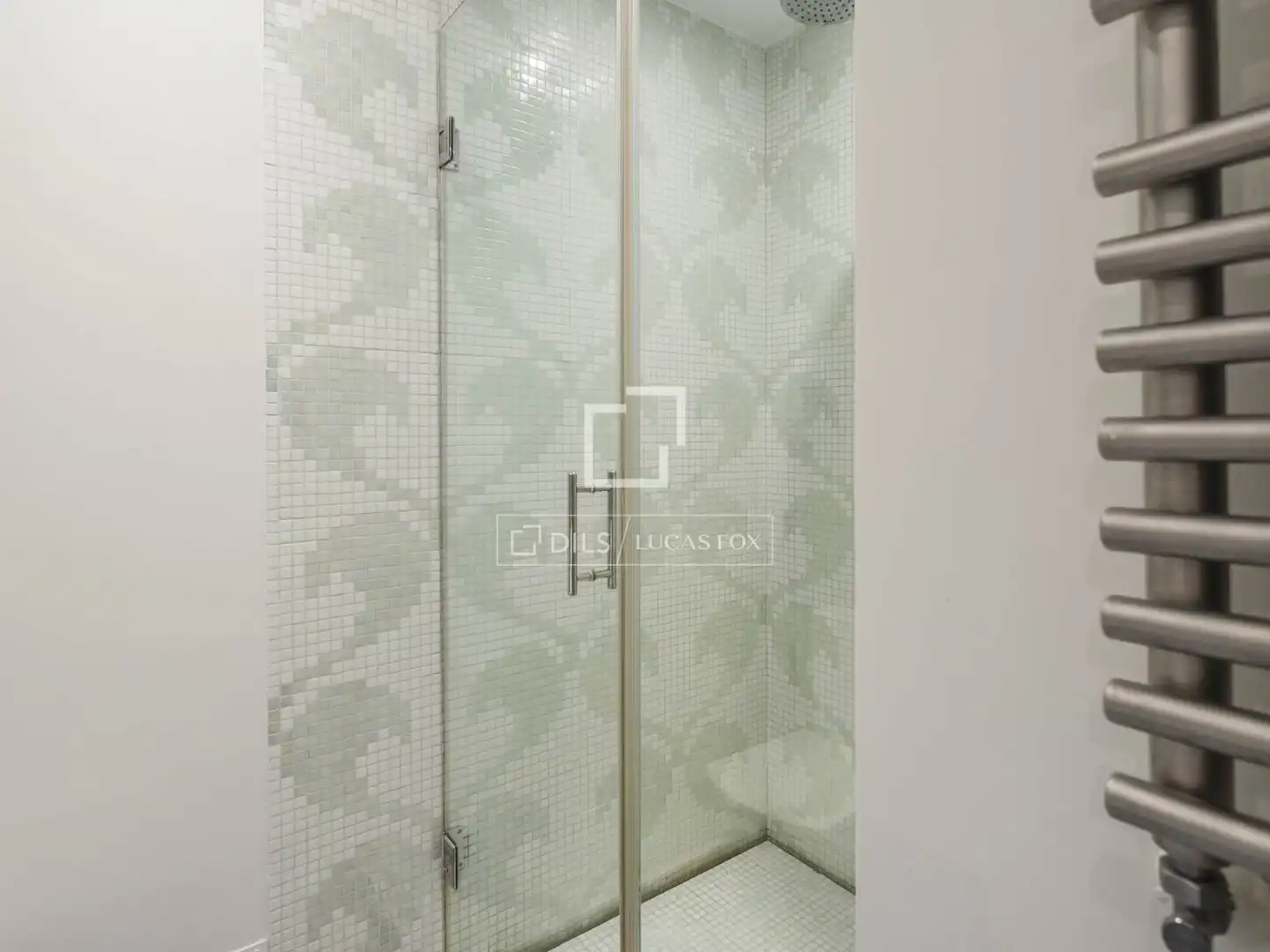 Badezimmer von Dachboden zur Miete in Madrid mit Klimaanlage, Heizung und Parkett