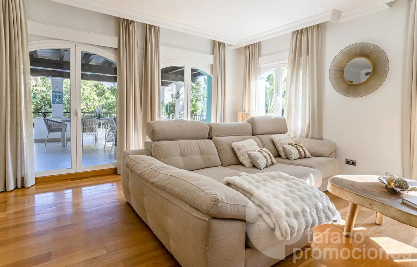 Sala d'estar de Casa o xalet en venda en Málaga amb Aire condicionat, Jardí privat i Parquet