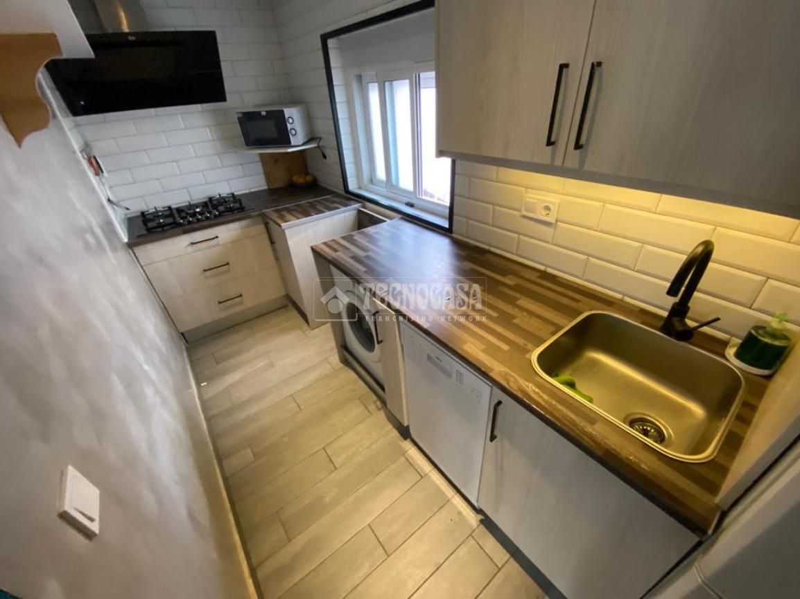 Kitchen of Flat for sale in  Sevilla Capital  with Air Conditioner and Heating