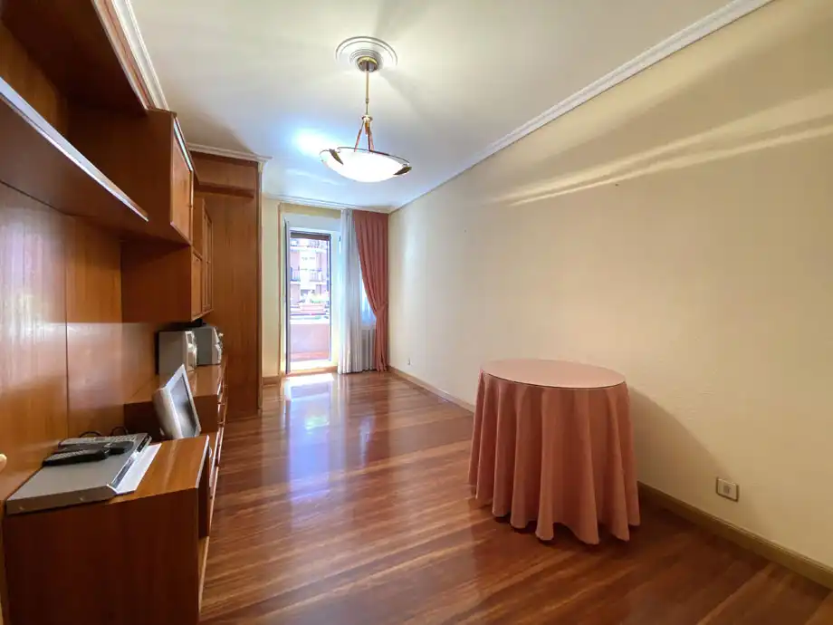 Comedor de Piso en venta en Vitoria - Gasteiz con Calefacción, Parquet y Trastero