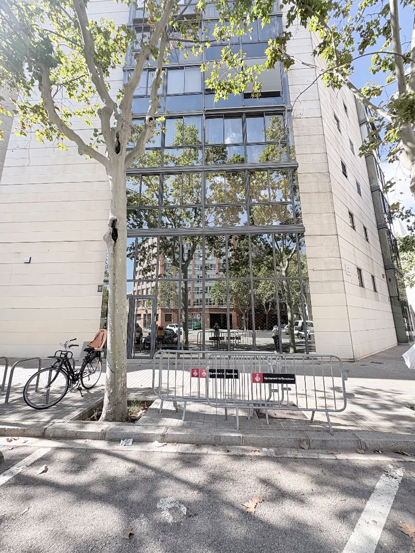 Exterior view of Premises to rent in  Barcelona Capital  with Air Conditioner, Heating and Furnished