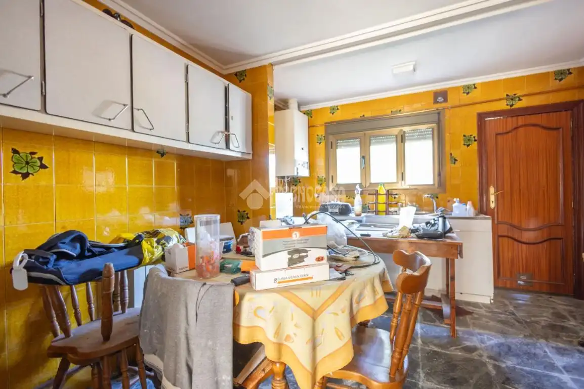Casa aparellada en venda a Girón, imagen 5