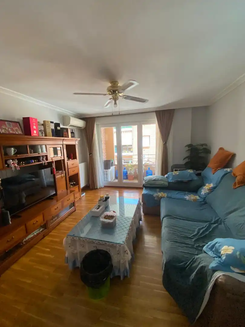 Flat with lift for sale in Calle Cantabria