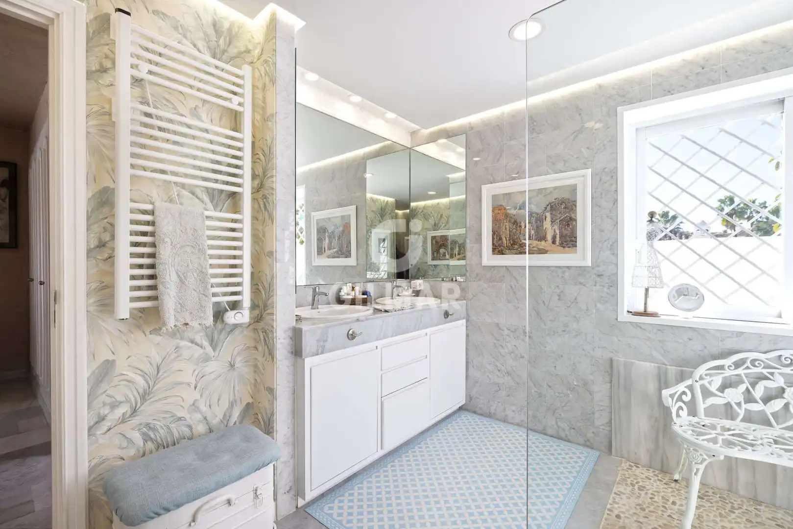 Badezimmer von Maisonette zum Verkauf in Estepona mit Heizung, Abstellraum und Balkon
