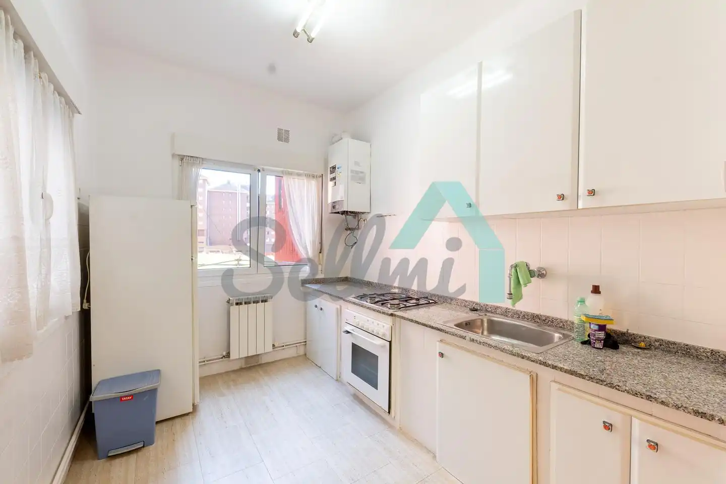 Cocina de Piso de alquiler en Oviedo  con Calefacción y Amueblado