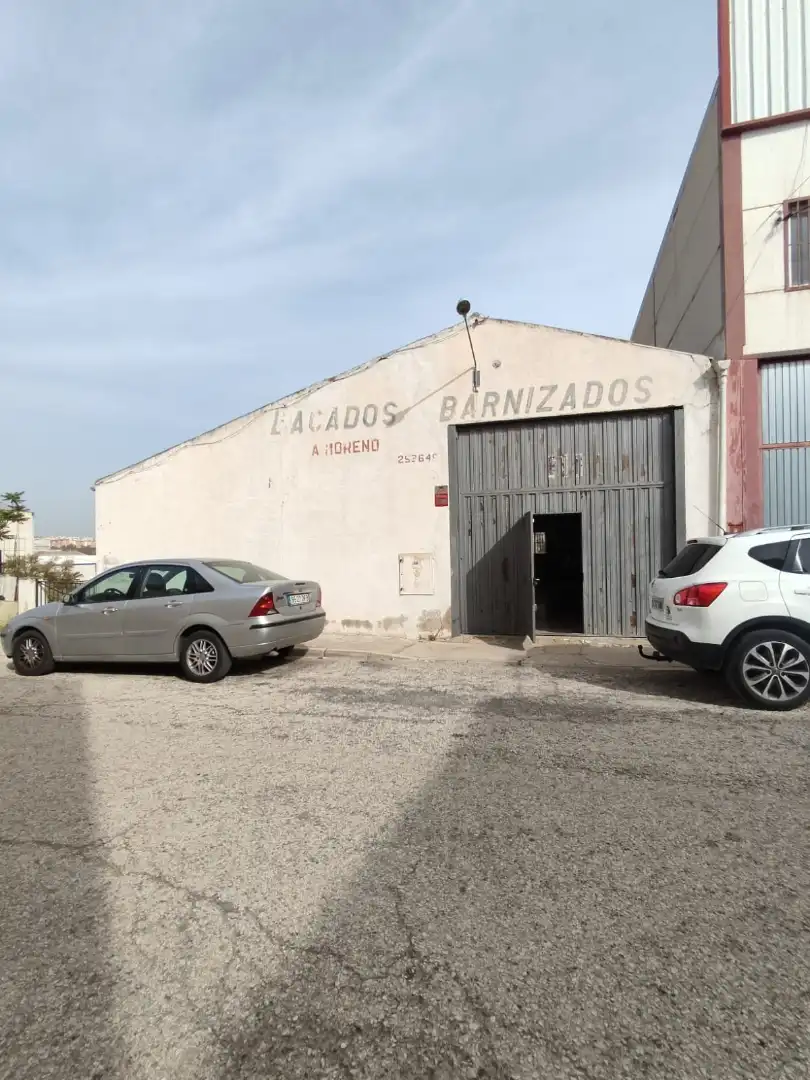 Vista exterior de Nave industrial en venta en Jaén