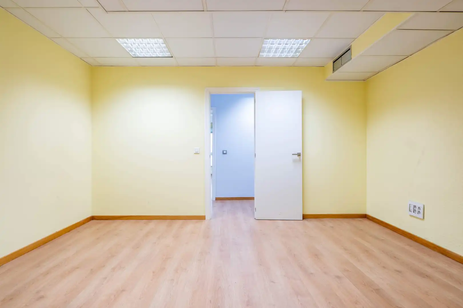 Büro zur Miete in Zaragoza mit Klimaanlage und Heizung