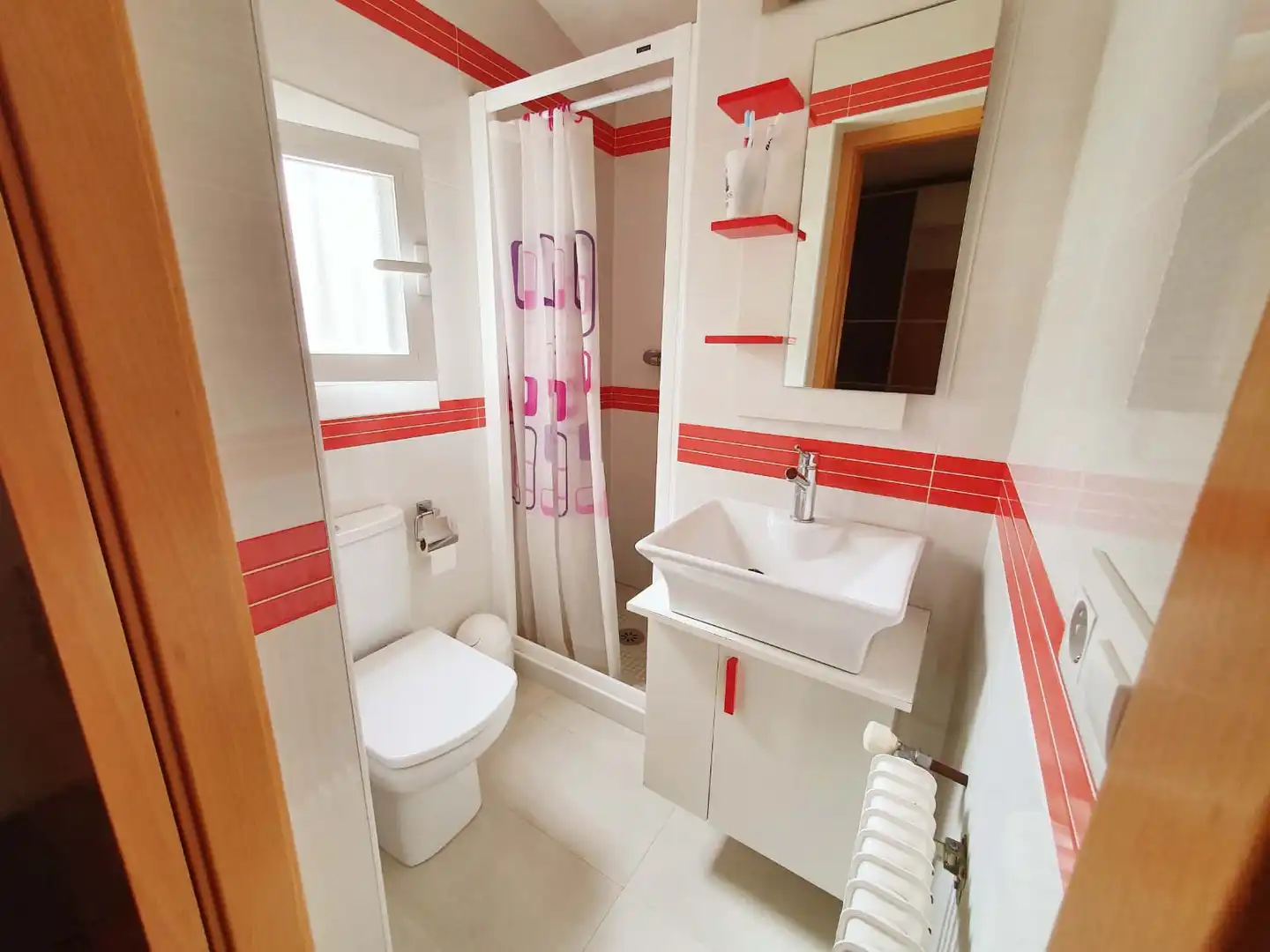 Badezimmer von Einfamilien-Reihenhaus zum Verkauf in Tossa de Mar mit Heizung, Parkett und Terrasse