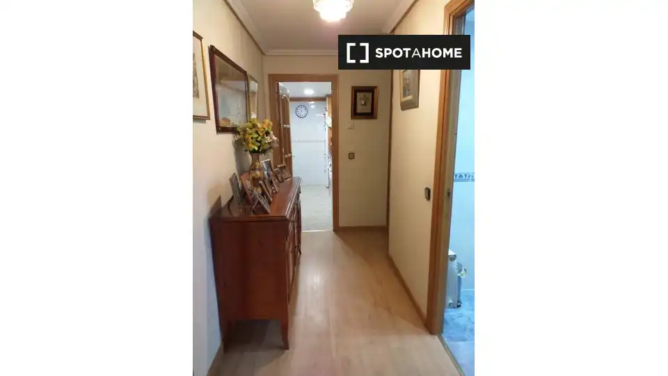 Flat for rent in Madrid  with Air Conditioner, Heating and Furnished