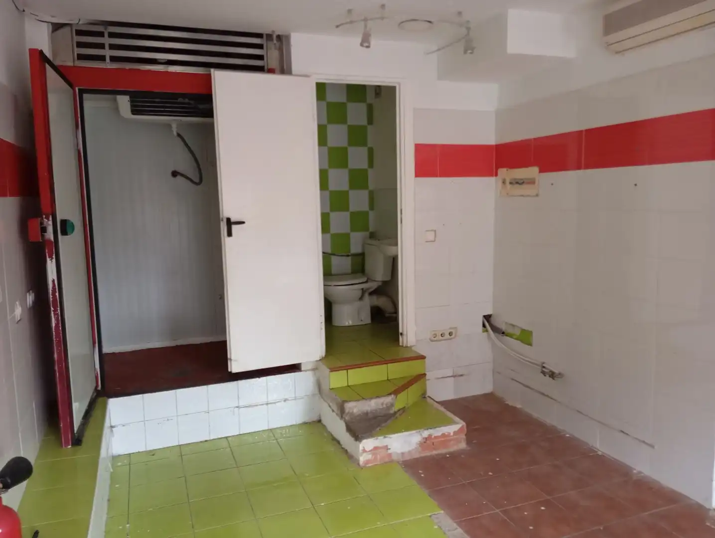 Bany de Local de lloguer en Quijorna amb Aire condicionat