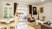 Sala d'estar de Planta baixa en venda en Marbella amb Aire condicionat, Terrassa i Piscina