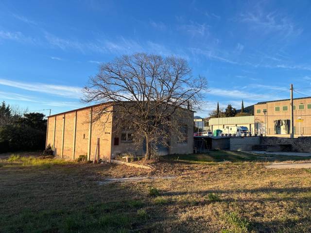 Nave industrial en Venta en Tortellà